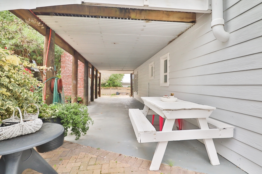4 Bedroom Property for Sale in Stilbaai Wes Western Cape